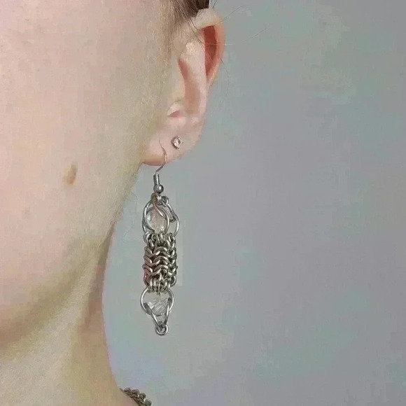 Silver chainmaille earrings with clear beads ✦ mermaid style dangle earrings ✦ - Picture 3 of 10